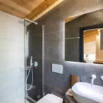 Ξενοδοχείο με διαμερίσματα Toska Tower 4*