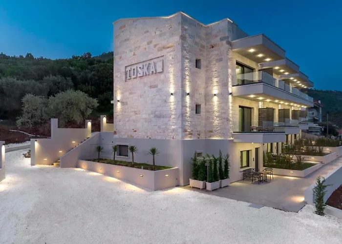 Ξενοδοχείο με διαμερίσματα Toska Tower 4*