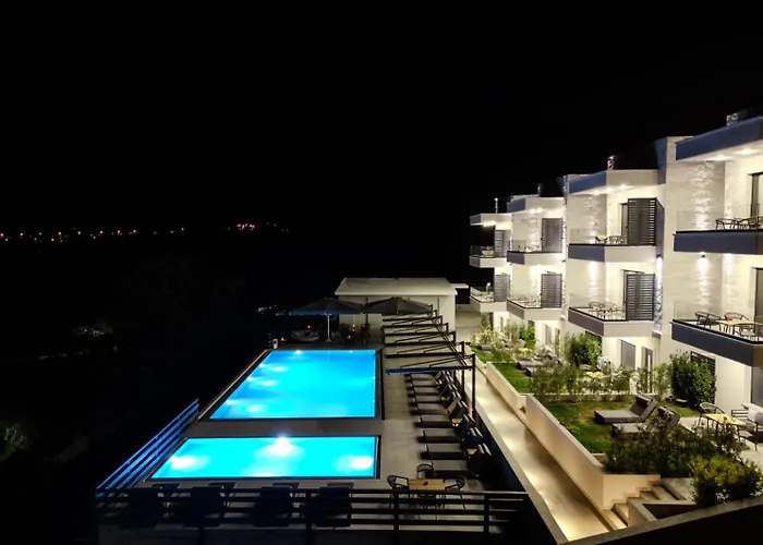 Ξενοδοχείο με διαμερίσματα Toska Tower 4*